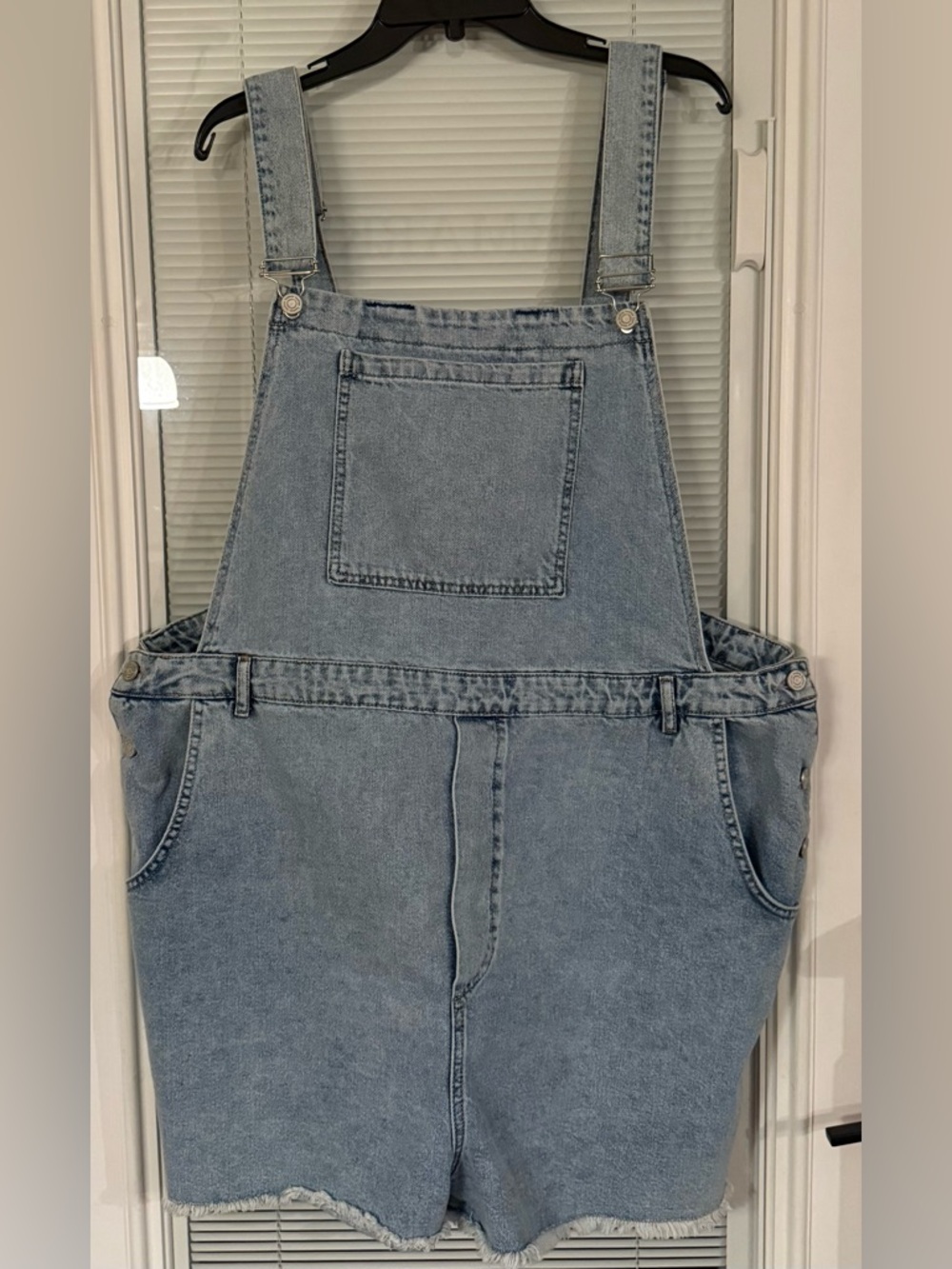 NWOT Boohoo Denim Overalls Shorts Frayed Hem Size 20